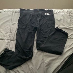 Size medium PINK capri leggings!